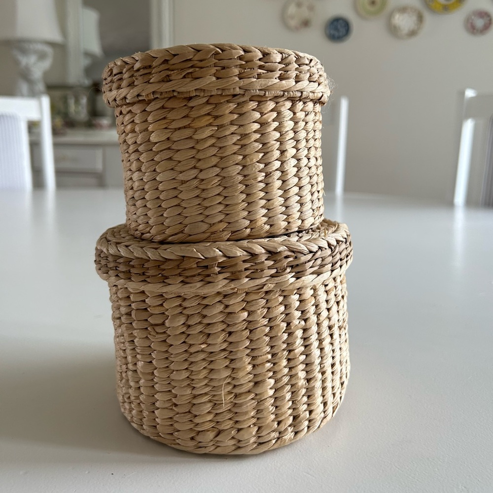 Small nesting baskets